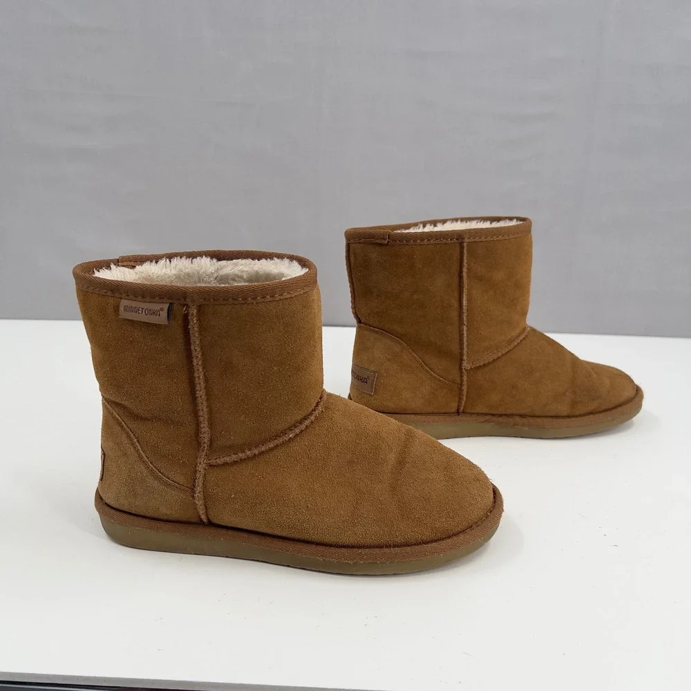 Minnetonka‎ Brown Suede Sheepskin Lined Short Ankle Boots Women's Size 8